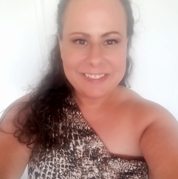 Meet your Posher, Julianna - Picture 3 of 3